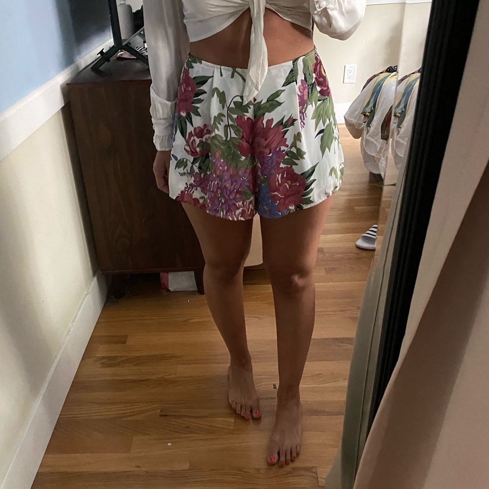Show Me Your Mumu Shorts sz M